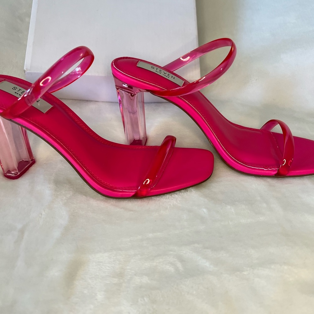 Cute! Strappy! BARBIE! 💕 sandals by Steve Madden! Jelly straps BARBIECORE! 💕